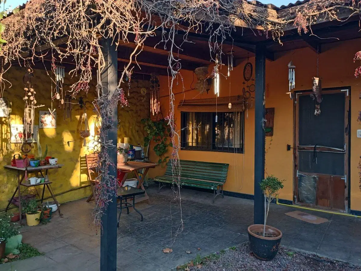 CASA EN VENTA LA PLATA 2 DORMITORIOS APTA BANCO 4