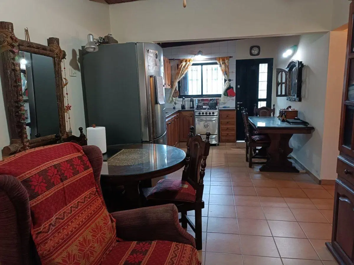 CASA EN VENTA LA PLATA 2 DORMITORIOS APTA BANCO 3