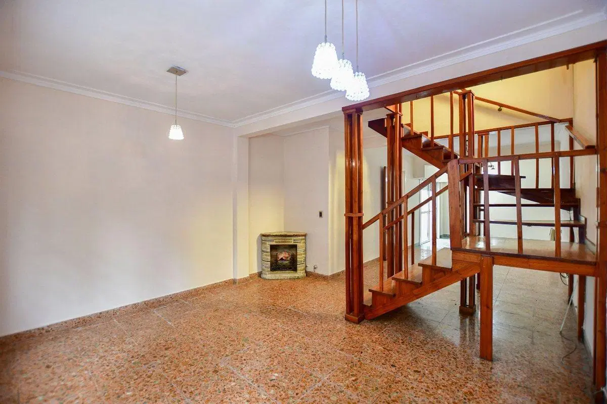 CASA EN VENTA LA PLATA 3 DORMITORIOS COCHERA 8