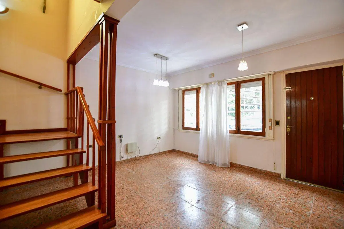 CASA EN VENTA LA PLATA 3 DORMITORIOS COCHERA 3
