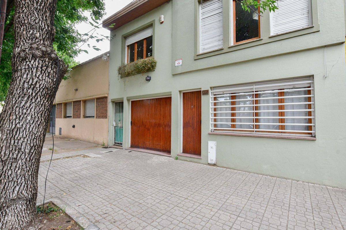 CASA EN VENTA LA PLATA 3 DORMITORIOS COCHERA