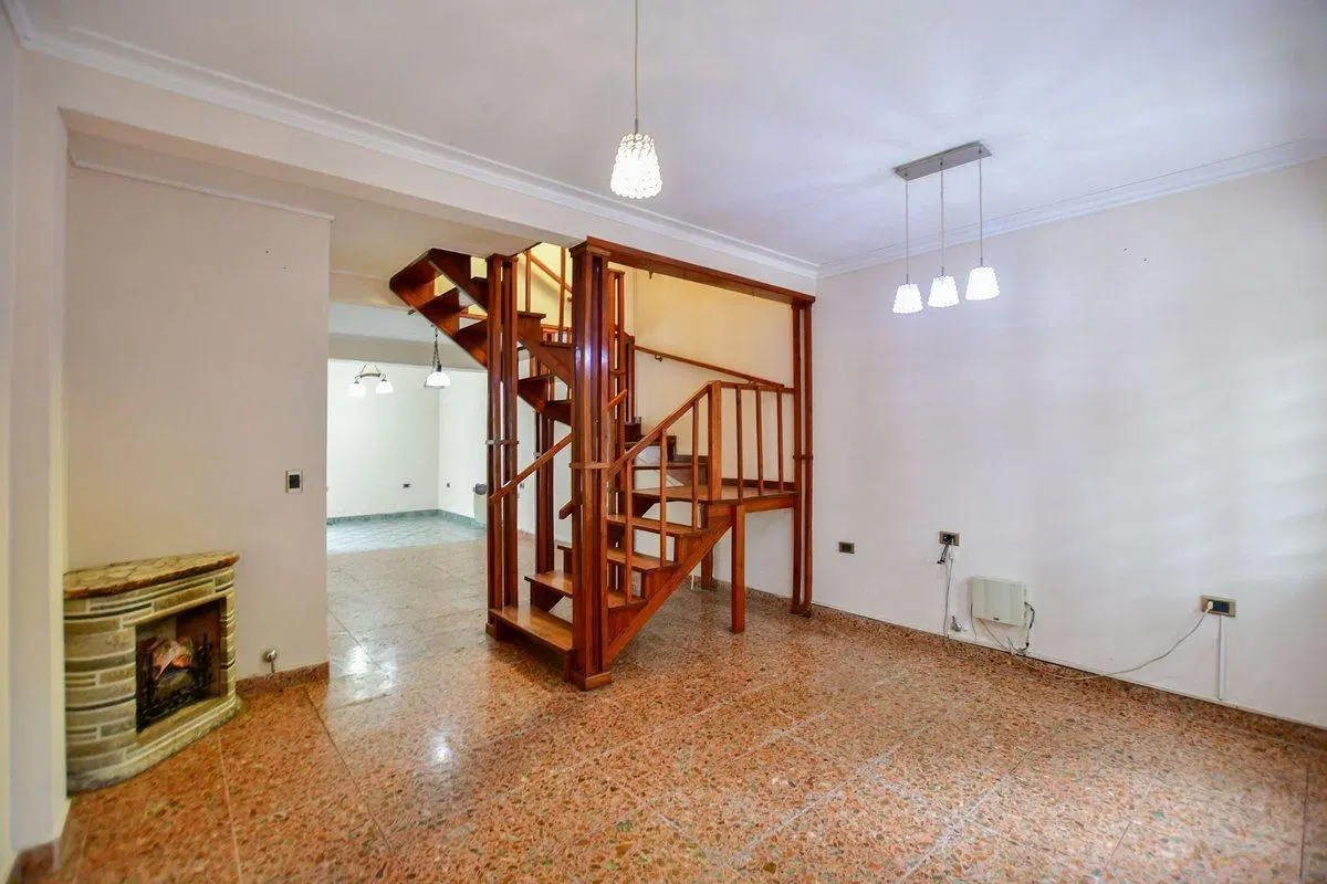 CASA EN VENTA LA PLATA 3 DORMITORIOS COCHERA 2