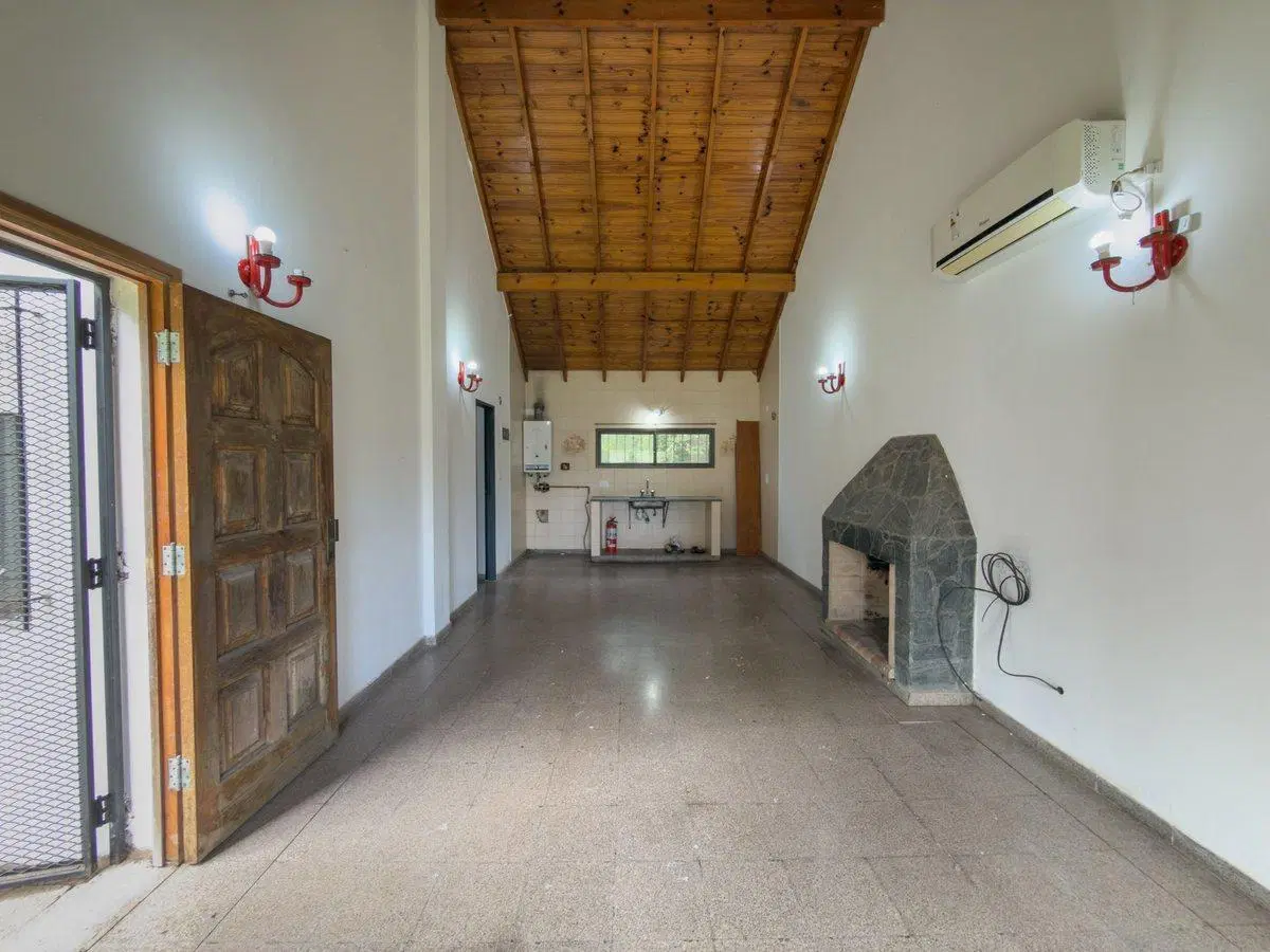 Casa en venta, Sicardi. 3 dormitorios y parque 8