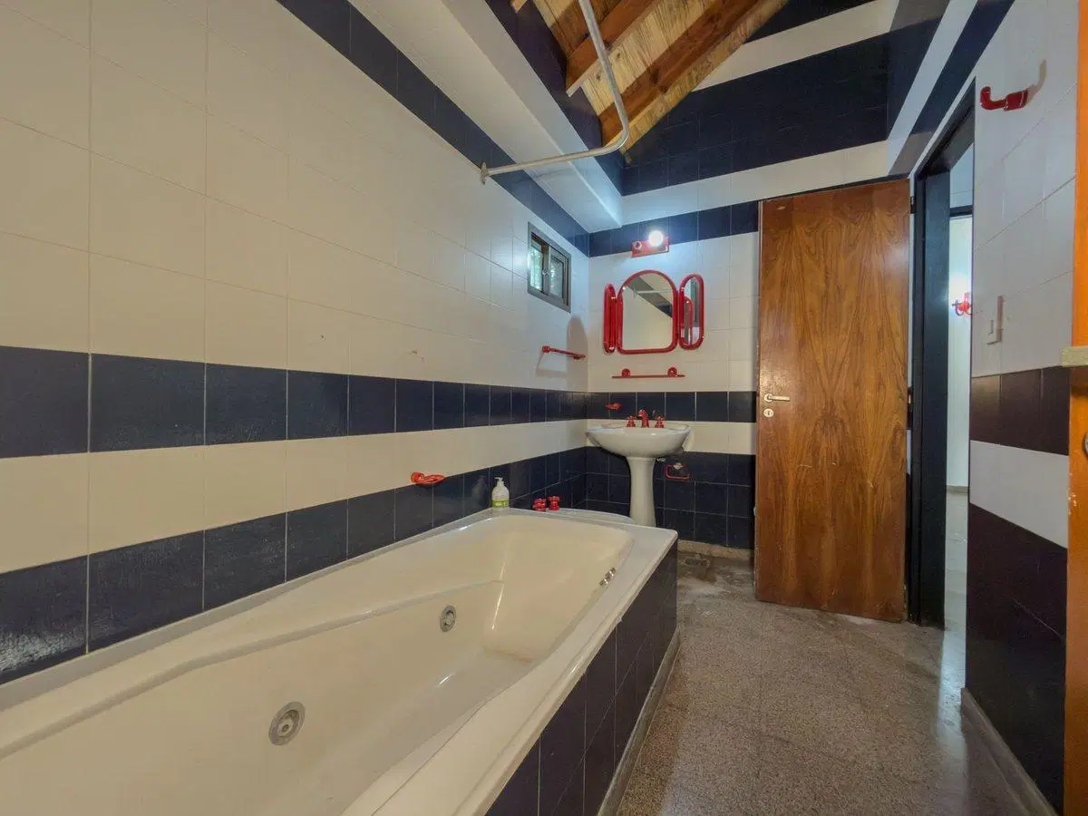 Casa en venta, Sicardi. 3 dormitorios y parque 5