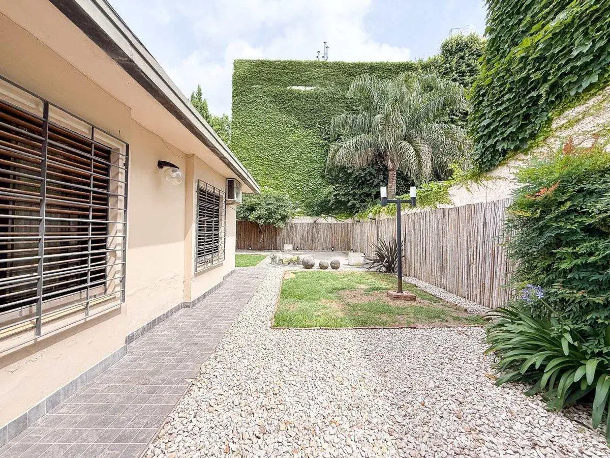 CASA VENTA LA PLATA 5 DORMITORIOS COCHERA PATIO 5