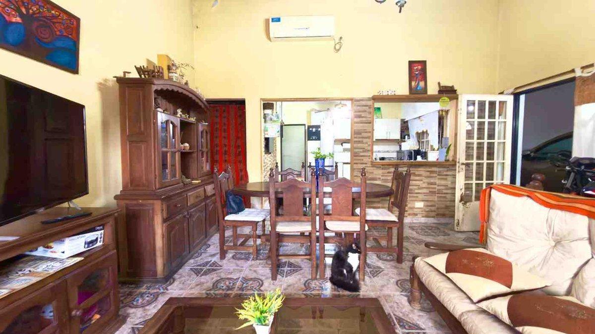 CASA EN VENTA LA PLATA 2 DORMITORIOS PATIO COCHERA