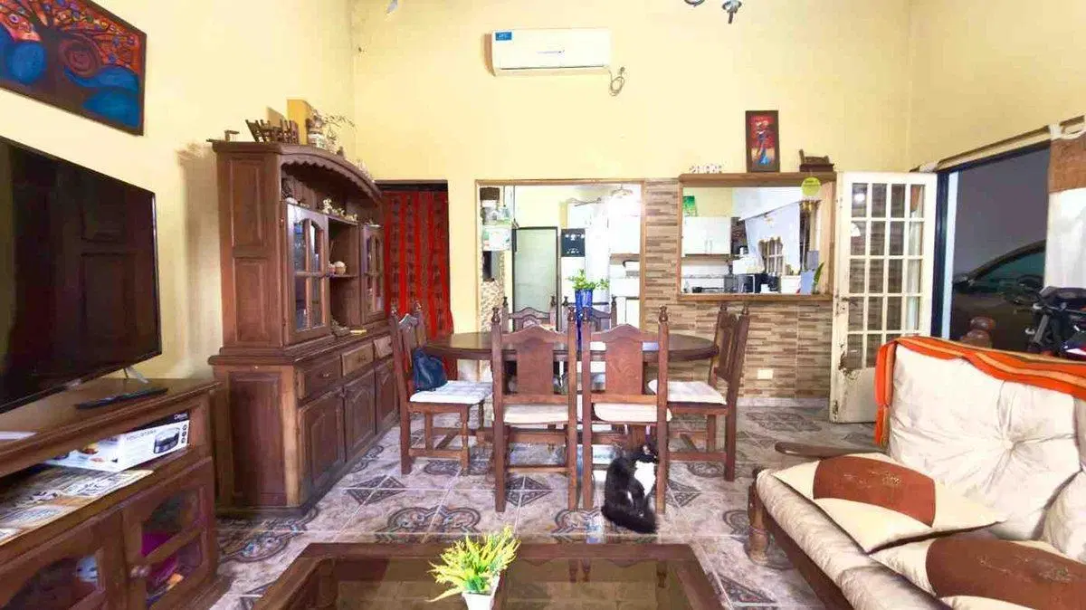 CASA EN VENTA LA PLATA 2 DORMITORIOS PATIO COCHERA 3