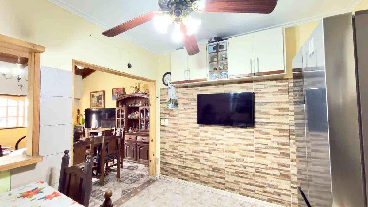CASA EN VENTA LA PLATA 2 DORMITORIOS PATIO COCHERA 2