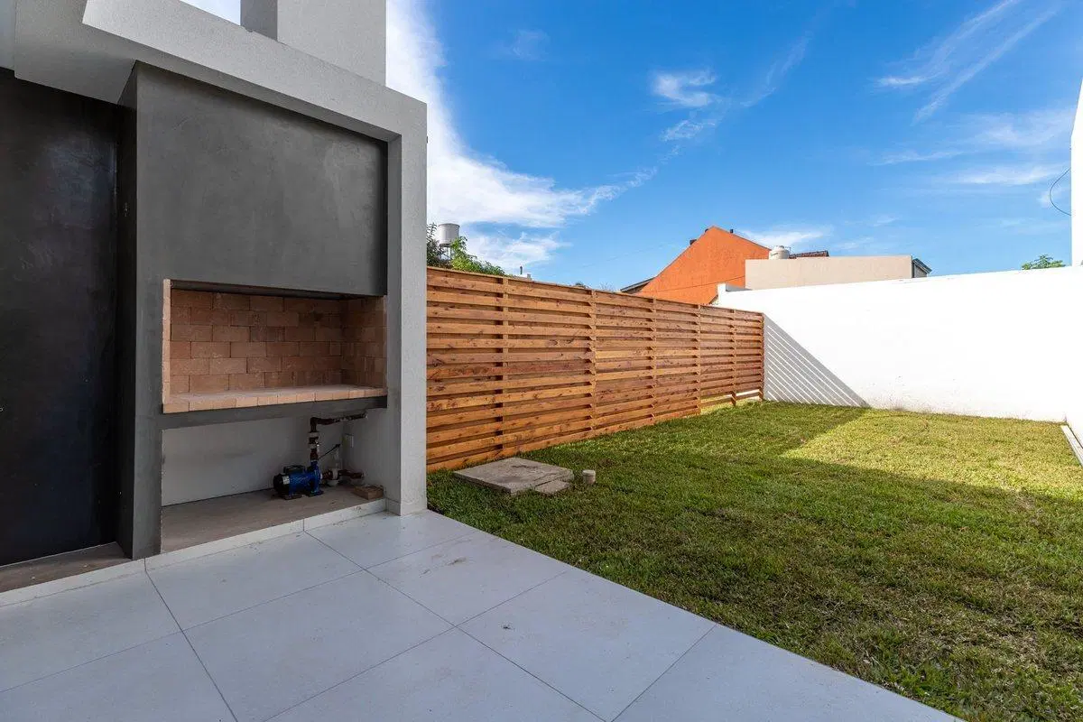 CASA VENTA LA PLATA 3 DORMITORIOS PARQUE ESTRENAR 5