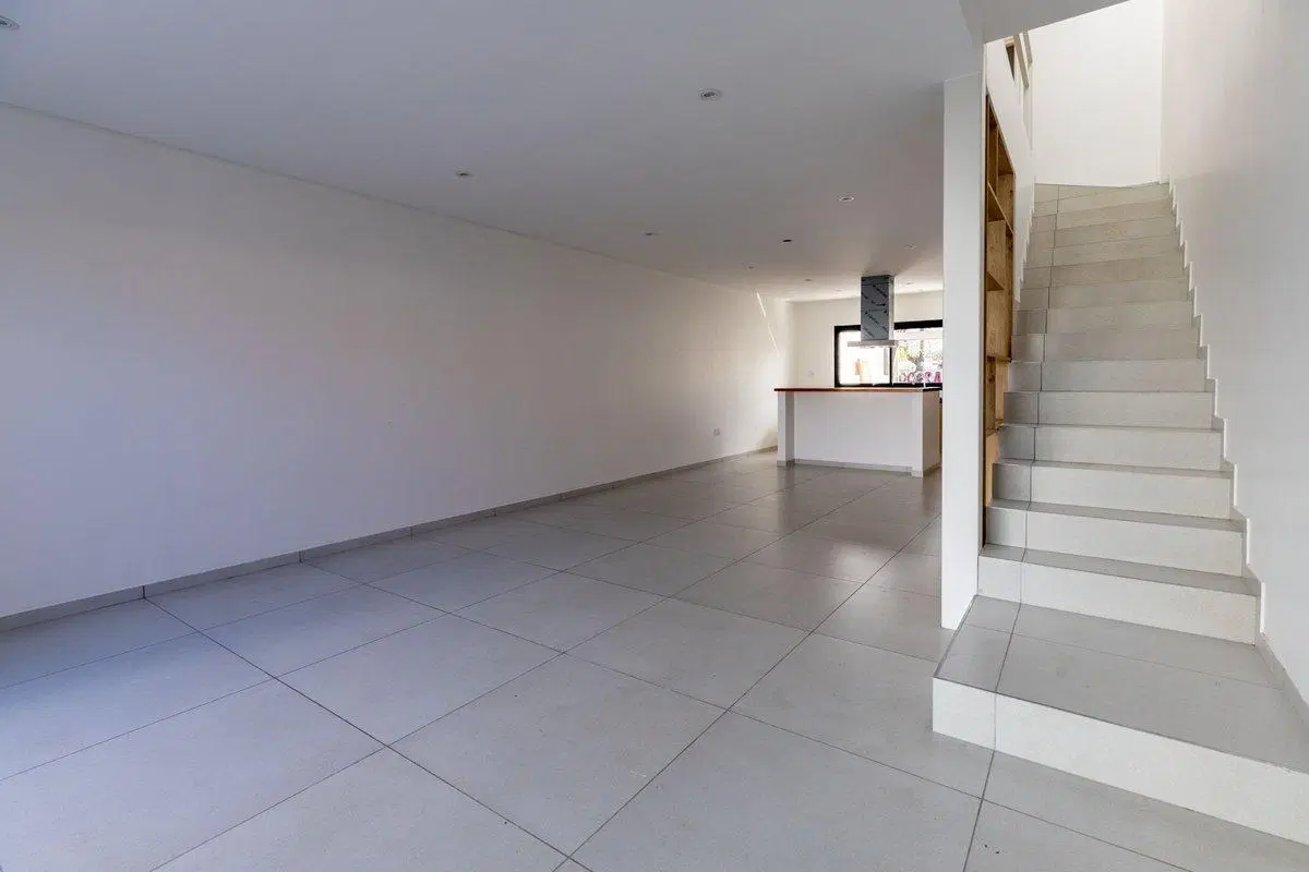 CASA VENTA LA PLATA 3 DORMITORIOS PARQUE ESTRENAR 3