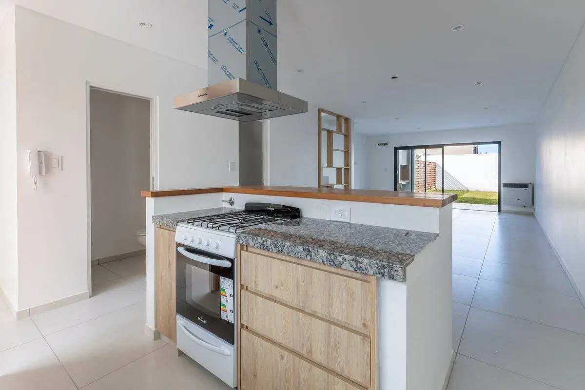 CASA VENTA LA PLATA 3 DORMITORIOS PARQUE ESTRENAR 2