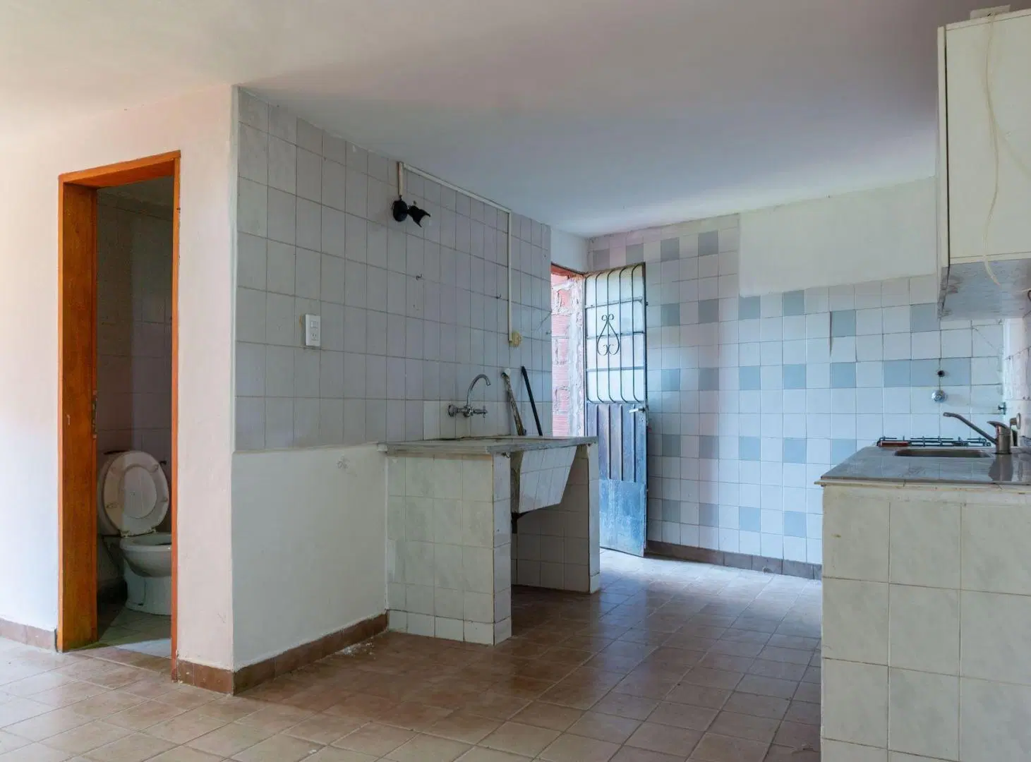 DUPLEX EN VENTA LOS HORNOS 2 DORMITORIOS 4