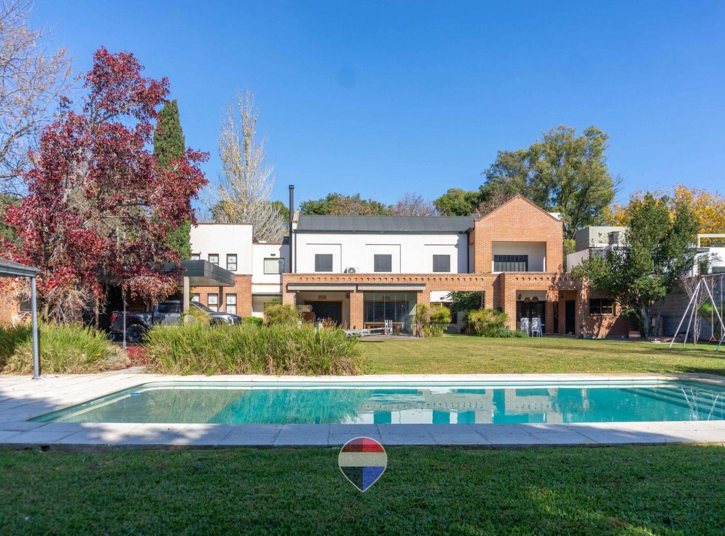 CASA EN VENTA GONNET ENTRE CAMINOS
