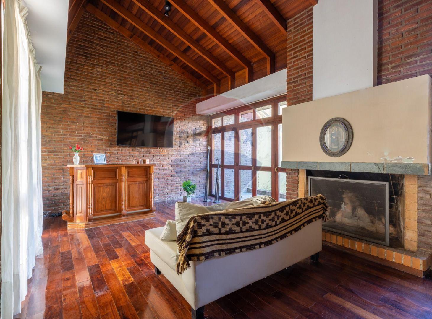 Foto de CASA VENTA LA PLATA 4 DORMITORIOS POSIBLE PERMUTA, imagen 3