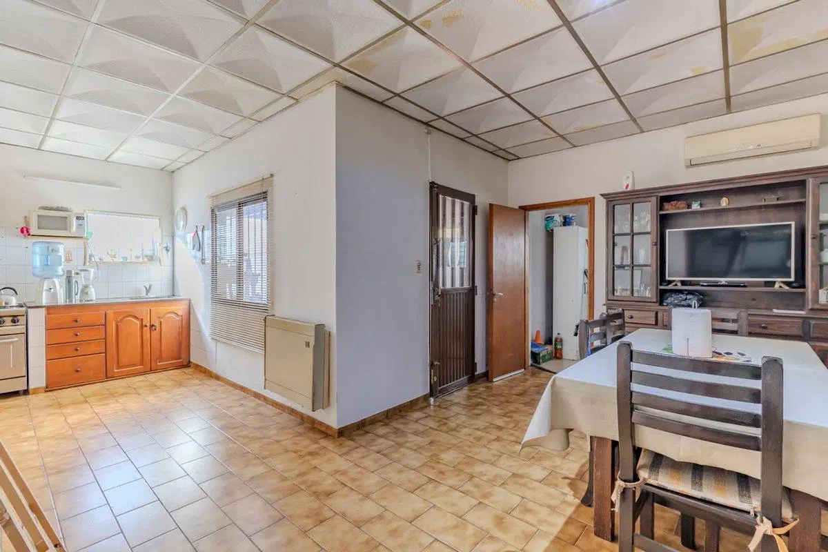 Casas en venta en Los Hornos 3 dormitorios 4