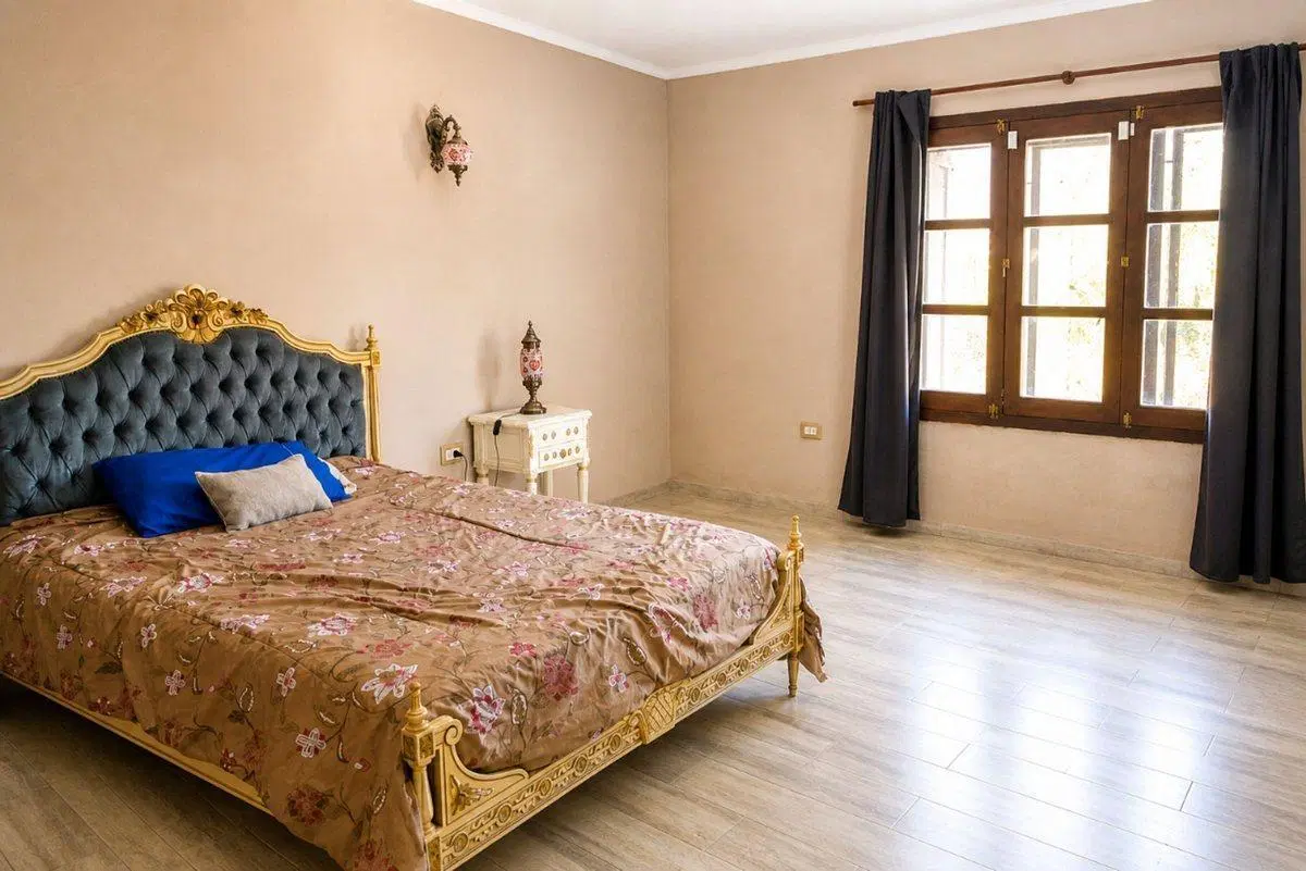 CASA VENTA LOS HORNOS 6 DORMITORIOS PILETA 2