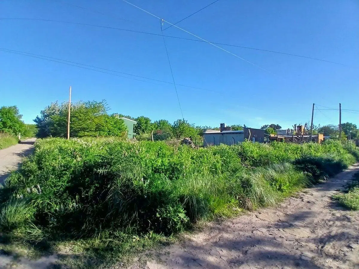 LOTE EN VENTA LA PLATA EN ESQUINA 4