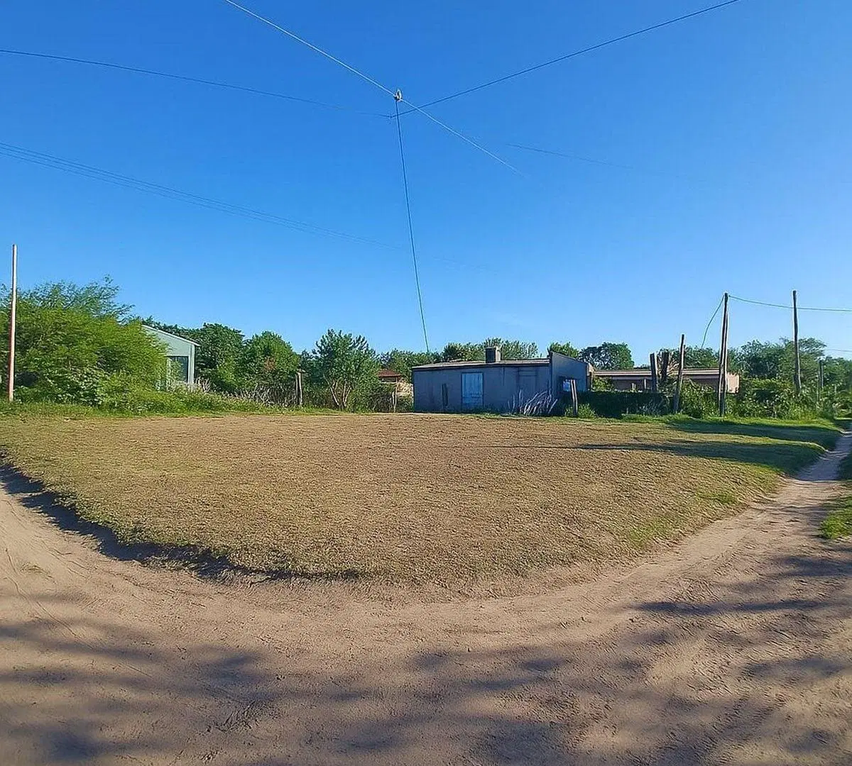 LOTE EN VENTA LA PLATA EN ESQUINA 3