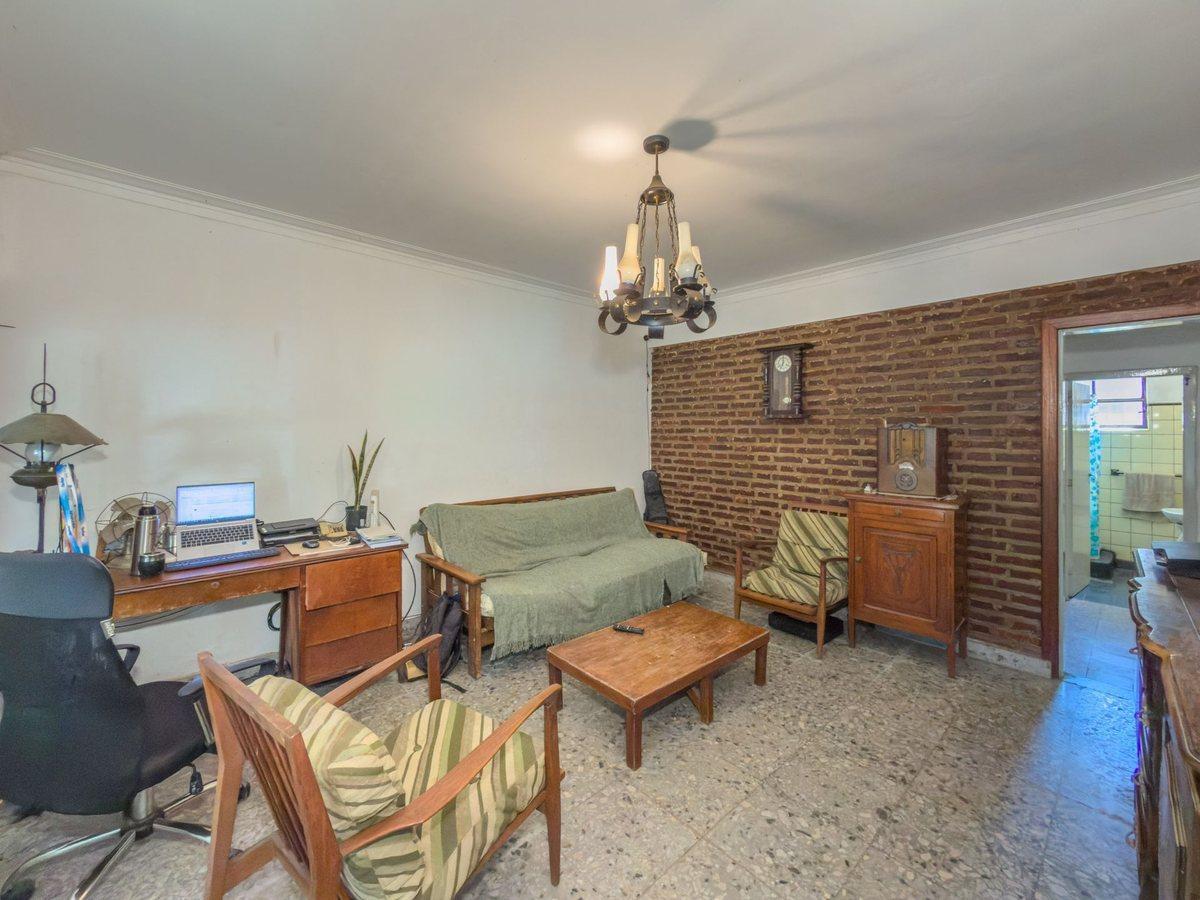 CASA VENTA CITY BELL 3 DORMITORIOS PATIO QUINCHO