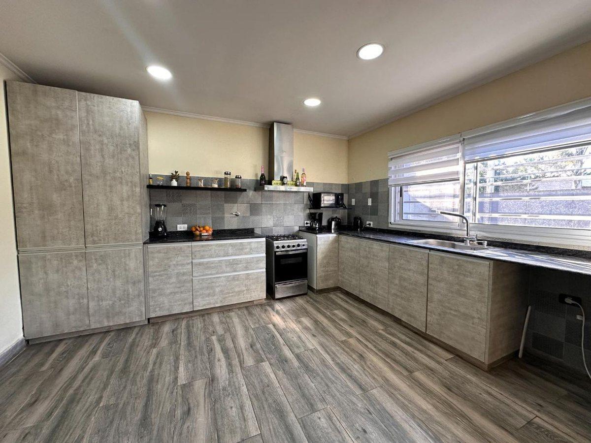 CASA EN VENTA F. VARELA 5 AMBIENTES APTA CREDITO