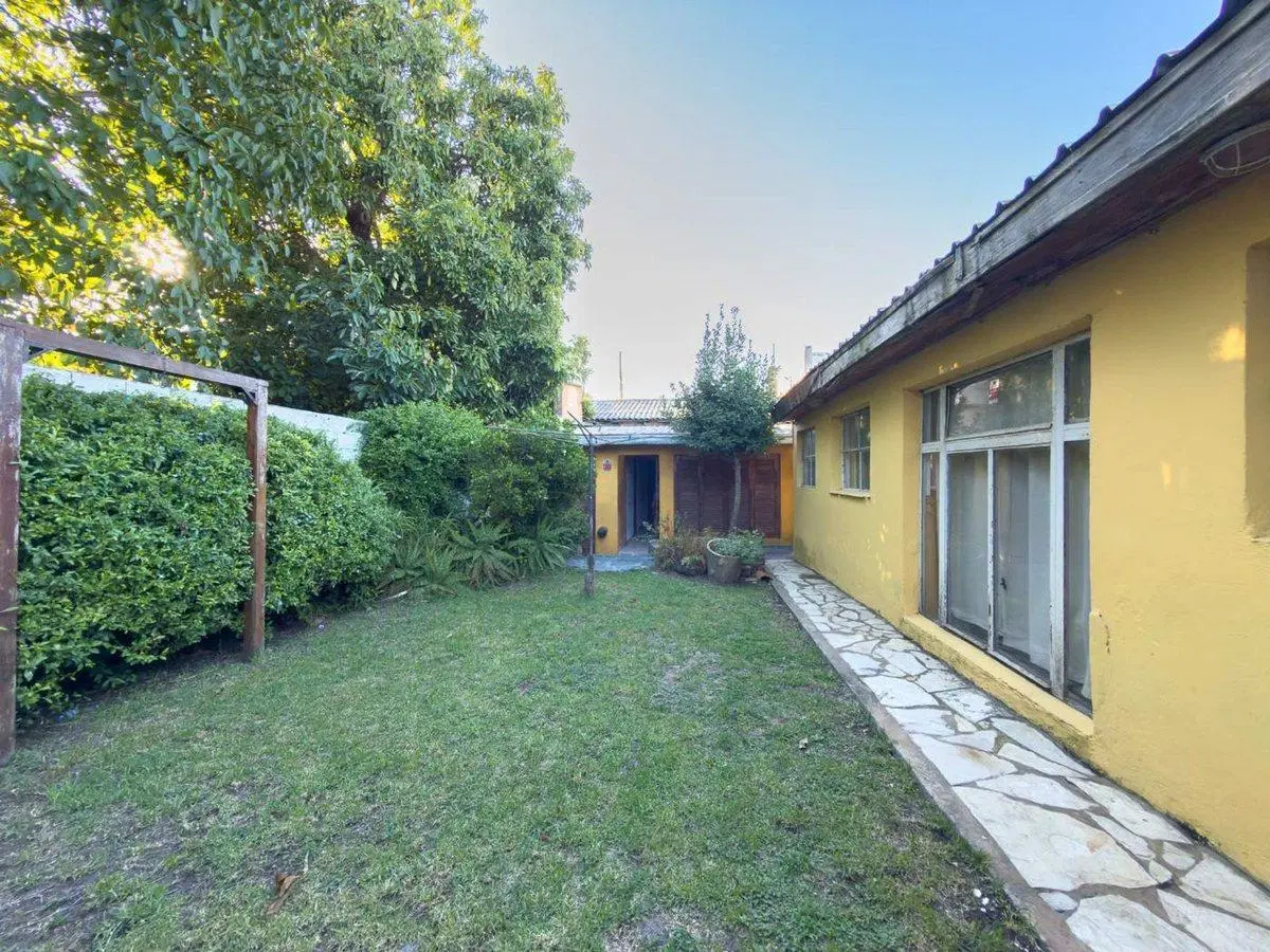 CASA EN VENTA GONNET 4 HABITACIONES PILETA 5