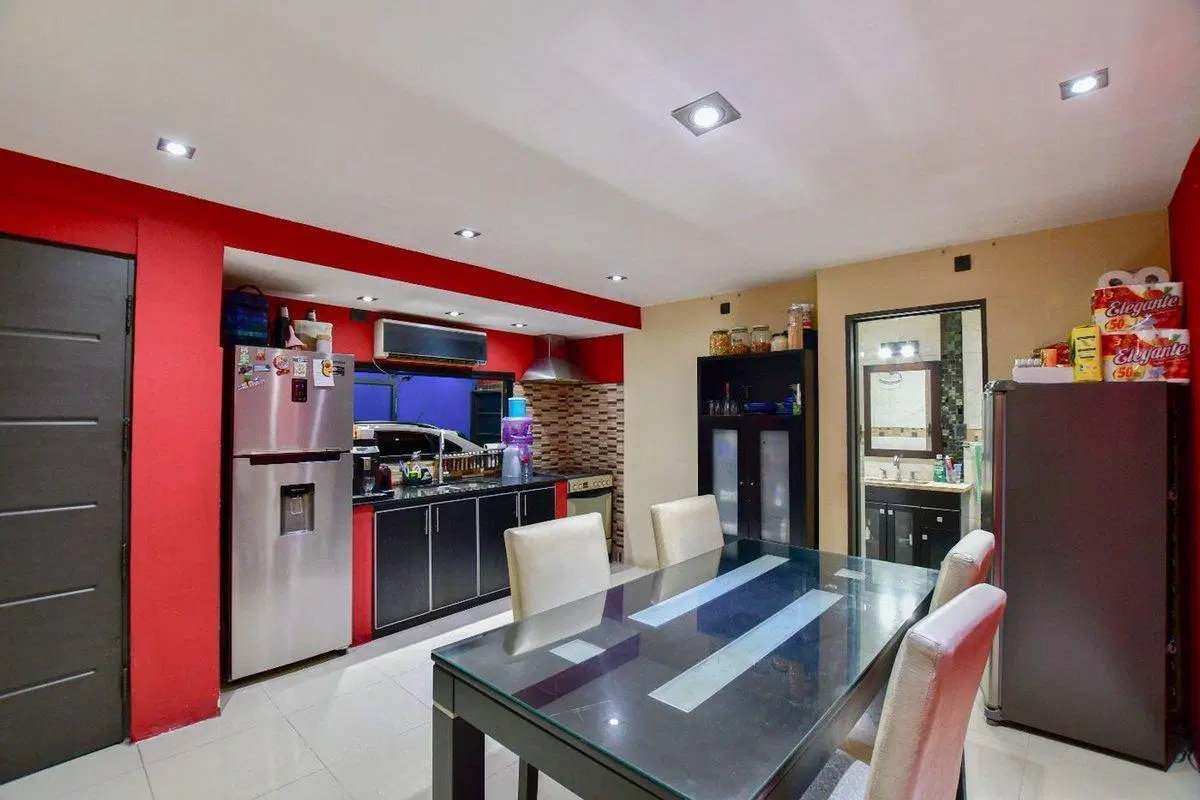 CASA EN VENTA BERISSO 4 DORMITORIOS -LOCAL-COCHERA 5