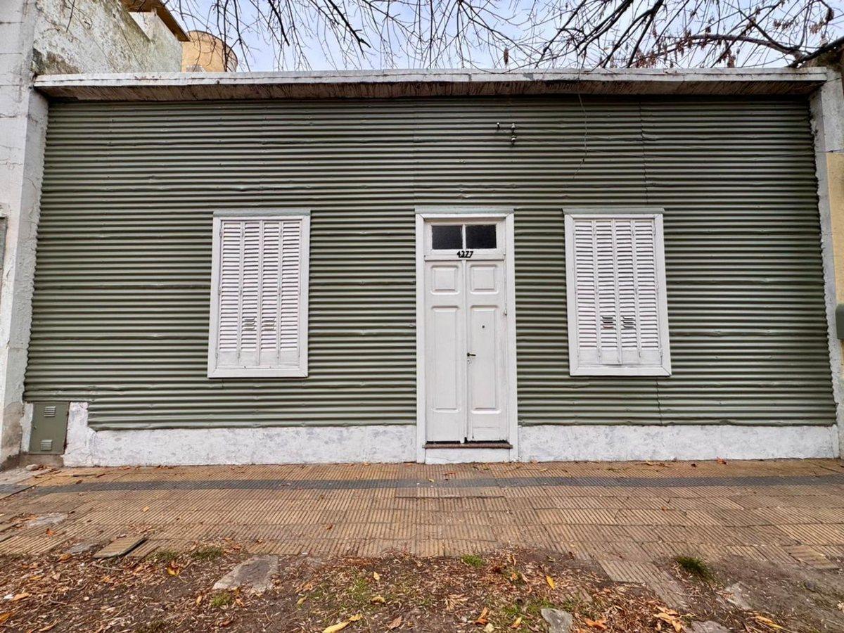 CASA VENTA BERISSO 2 DORMITORIOS APTA BANCO