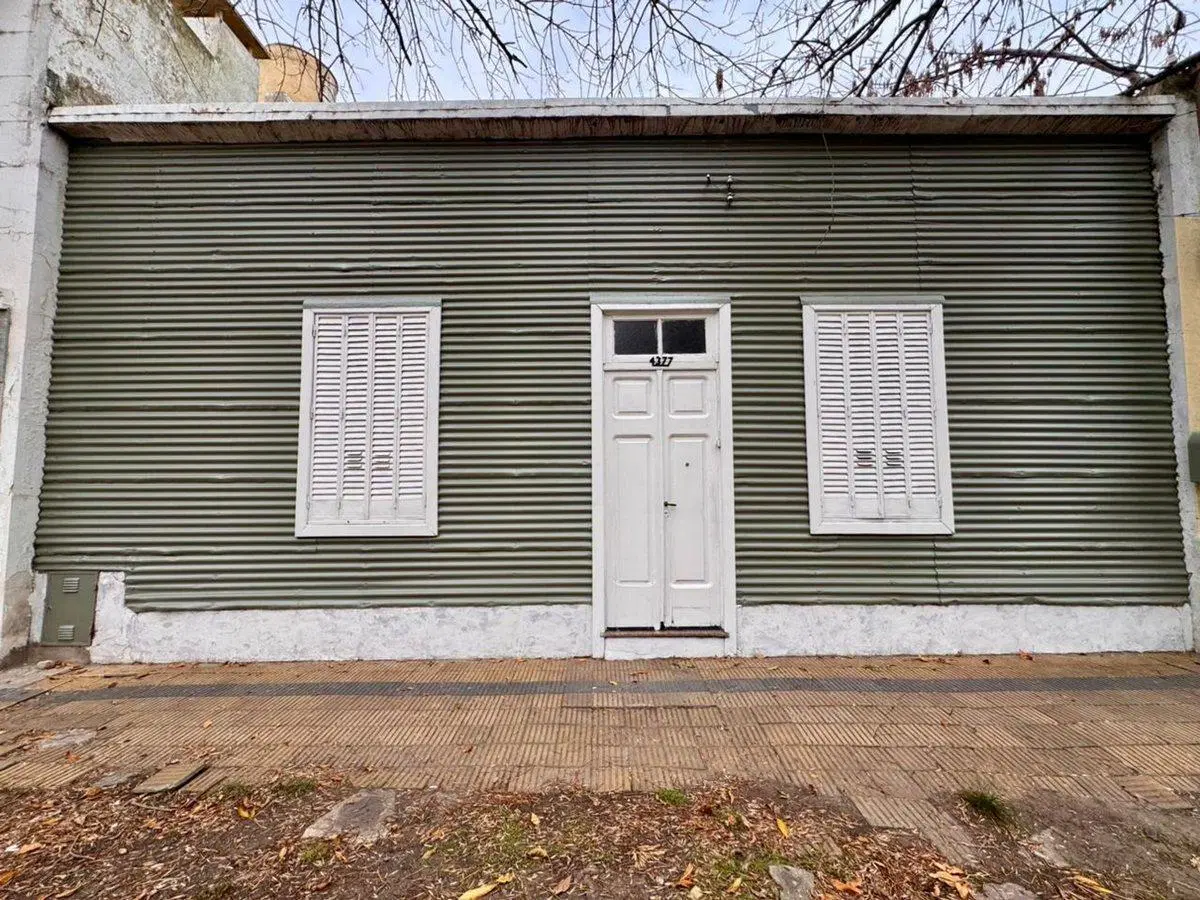 CASA VENTA BERISSO 2 DORMITORIOS APTA BANCO 3