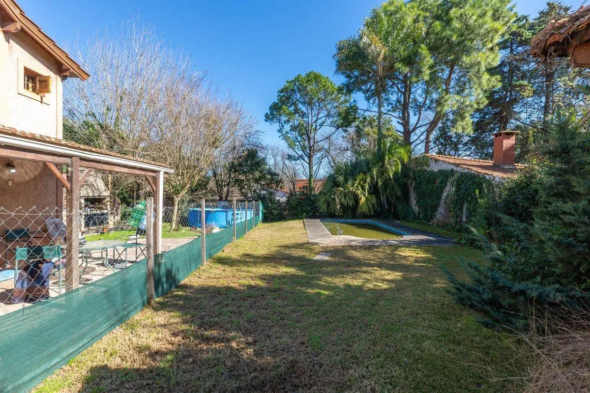 LOTE EN VENTA LA PLATA PILETA 3