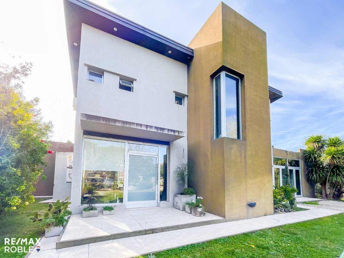 CASA EN VENTA CAMPOS DE ROCA 3 DORMITORIOS