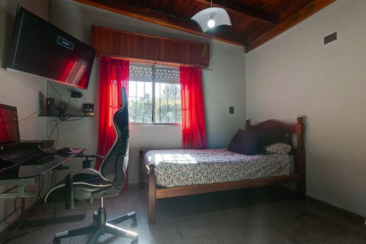 CASA EN VENTA CITY BELL 3 DORMITORIOS 2