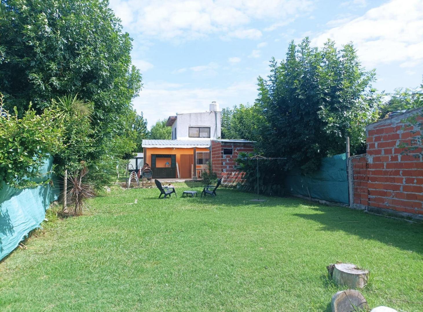 CASA EN VENTA LA PLATA 3 DORMITORIOS PATIO COCHERA