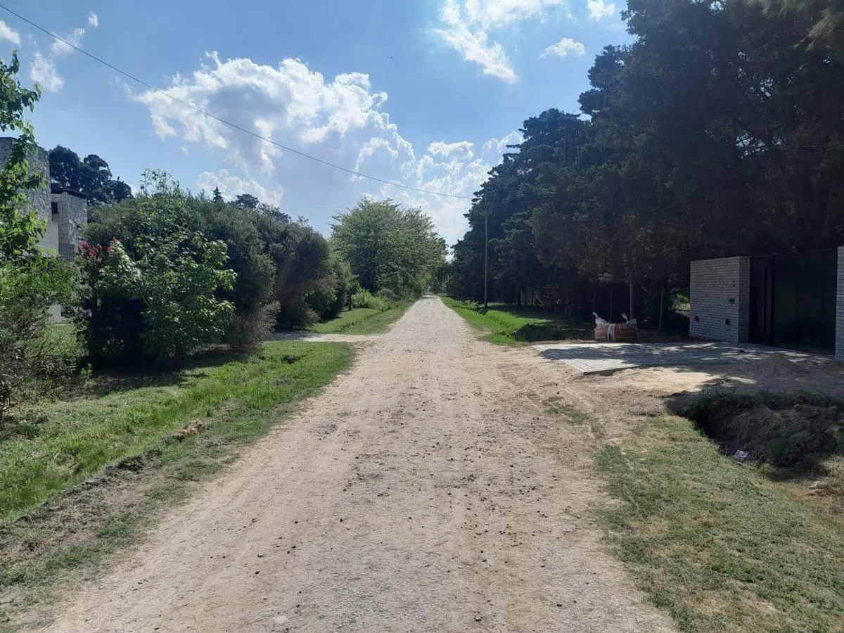 LOTE EN VENTA CITY BELL CON CONSTRUCCION Y PILETA 2