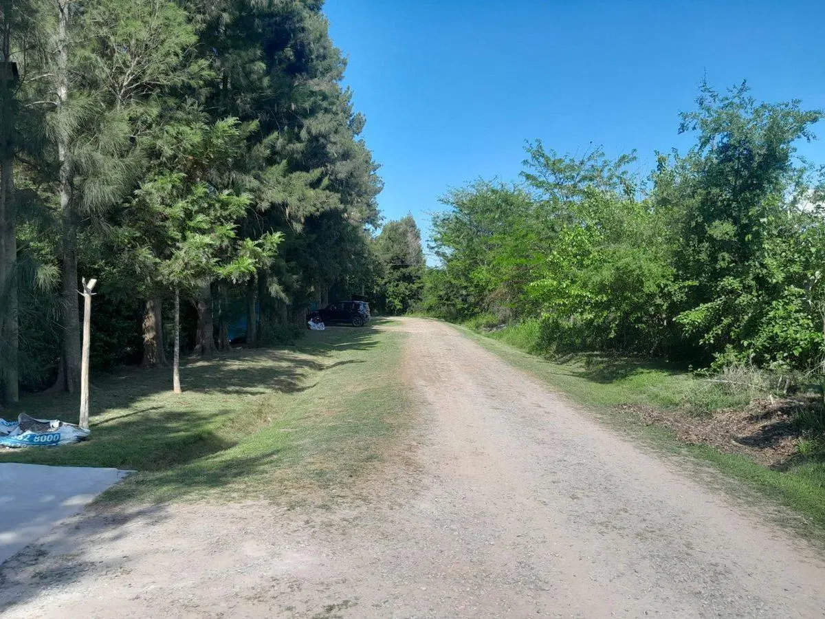 LOTE EN VENTA CITY BELL CON CONSTRUCCION Y PILETA 4