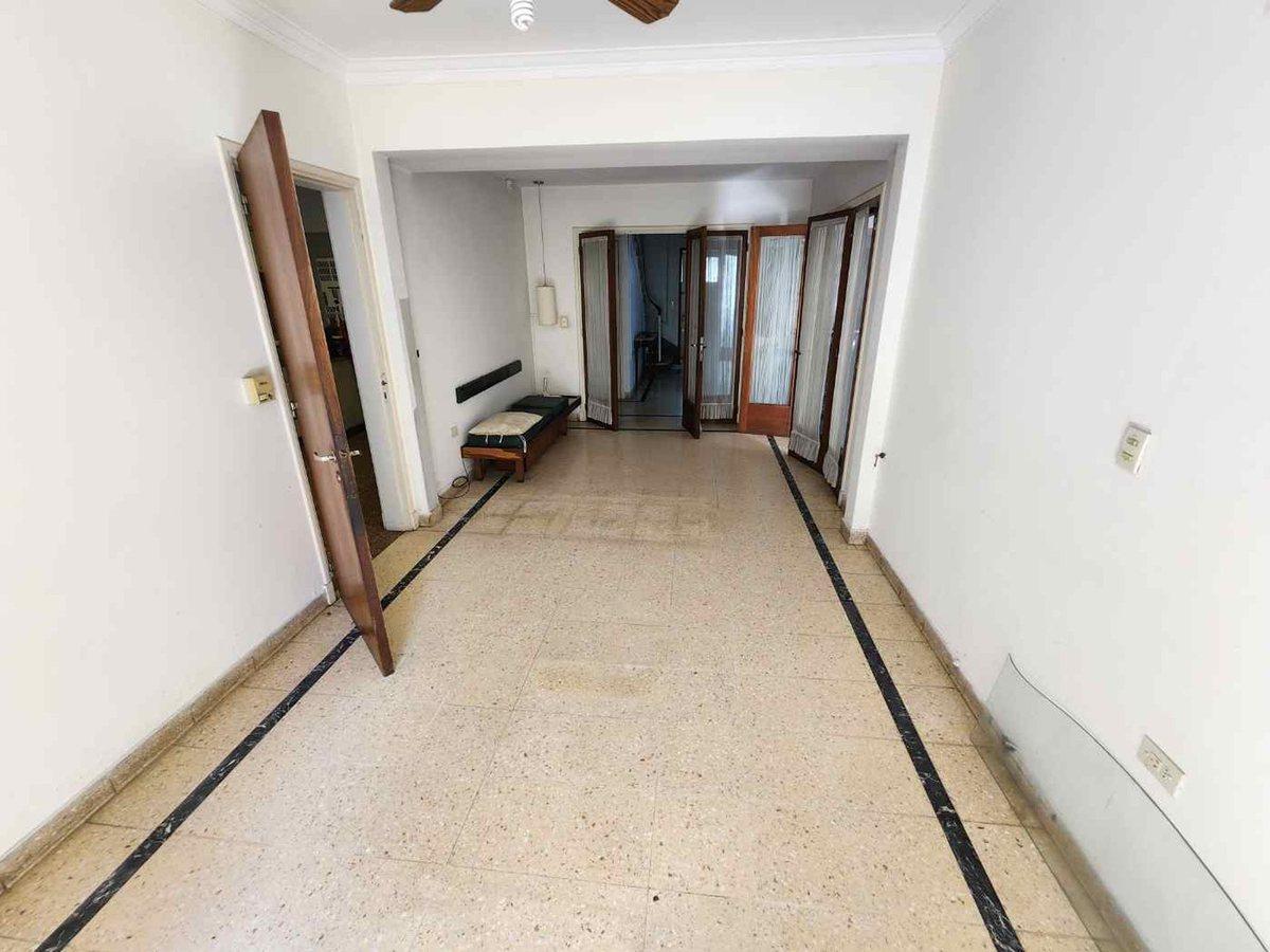 Foto de CASA VENTA LA PLATA 5 DORMITORIOS COCHERA PILETA, imagen 4