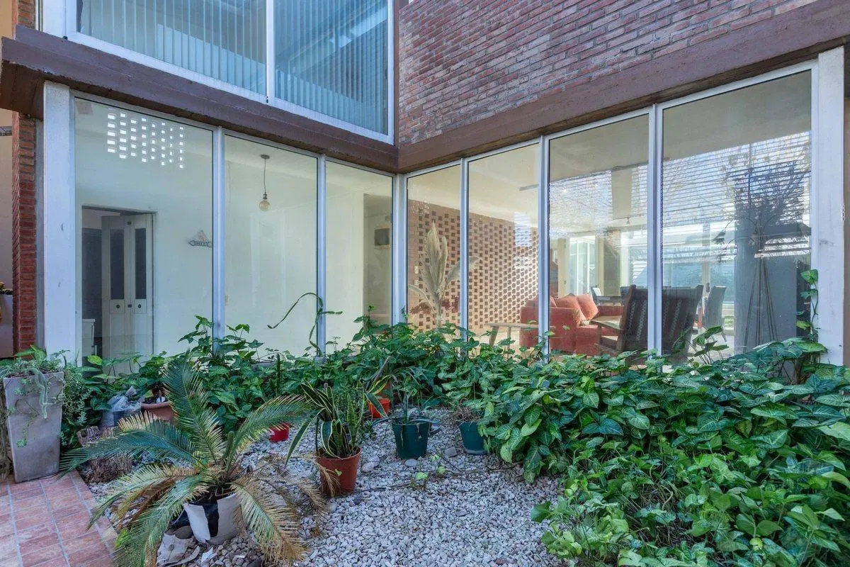 CASA EN VENTA LA PLATA COCHERA DOBLE Y PILETA 5