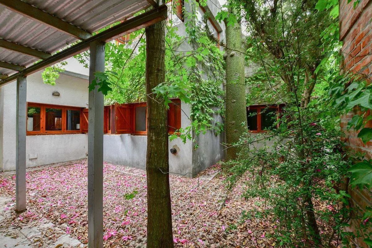 CASA EN VENTA CITY BELL PARQUE PILETA 5