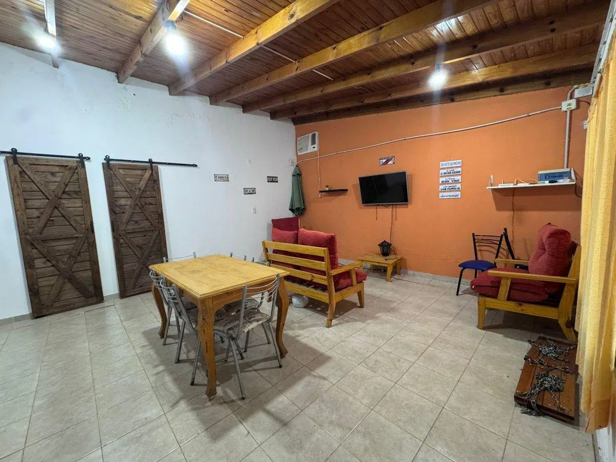 Casa Quinta en El Peligro con Pileta y Parque 5