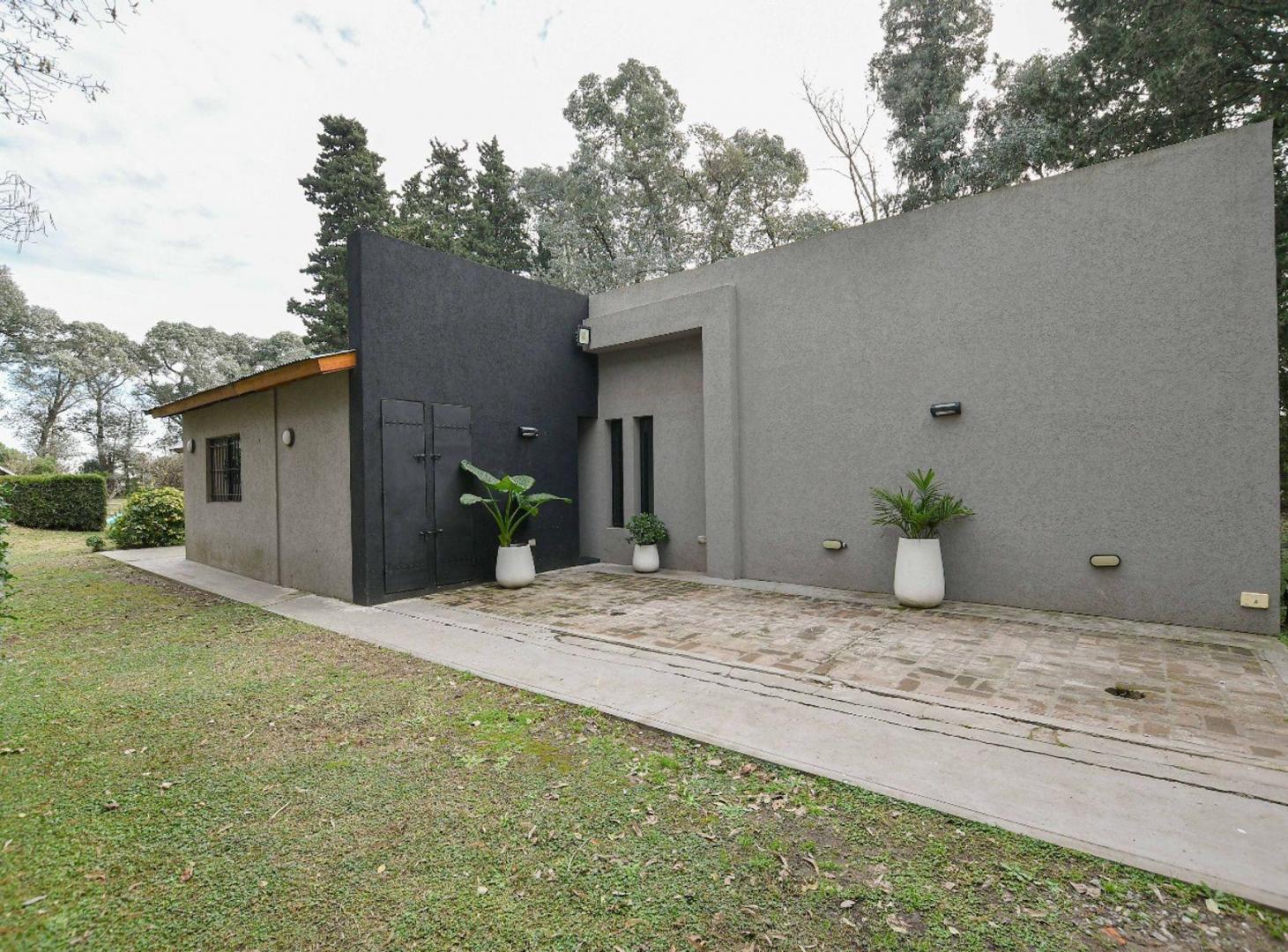CASA EN VENTA ETCHEVERRY 4 DORMITORIOS PARQUE