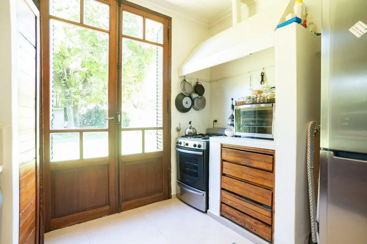 CASA EN VENTA CITY BELL 4 DORMITORIOS PILETA 2