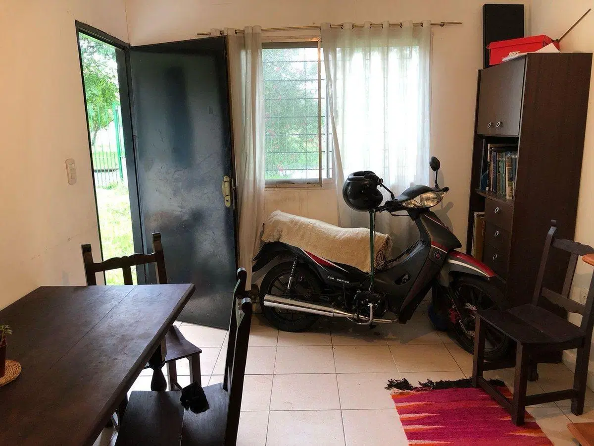 CASA EN VENTA GONNET 2 DORMITORIOS 5