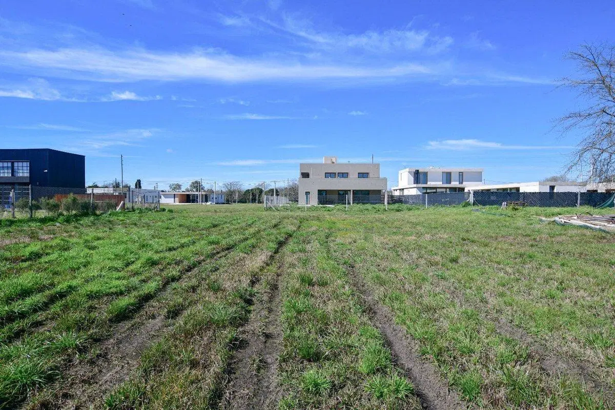 LOTE EN VENTA EN LAS CAROLINAS BARRIO CERRADO 5