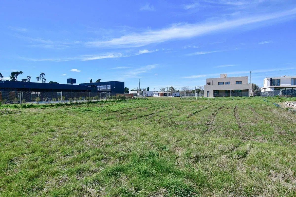 LOTE EN VENTA EN LAS CAROLINAS BARRIO CERRADO 4