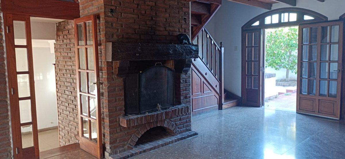 CASA VENTA TOLOSA 3 DORMITORIOS PATIO APTO BANCO