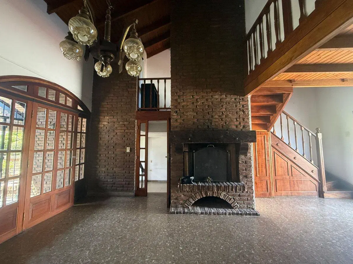 CASA VENTA TOLOSA 3 DORMITORIOS PATIO APTO BANCO 2