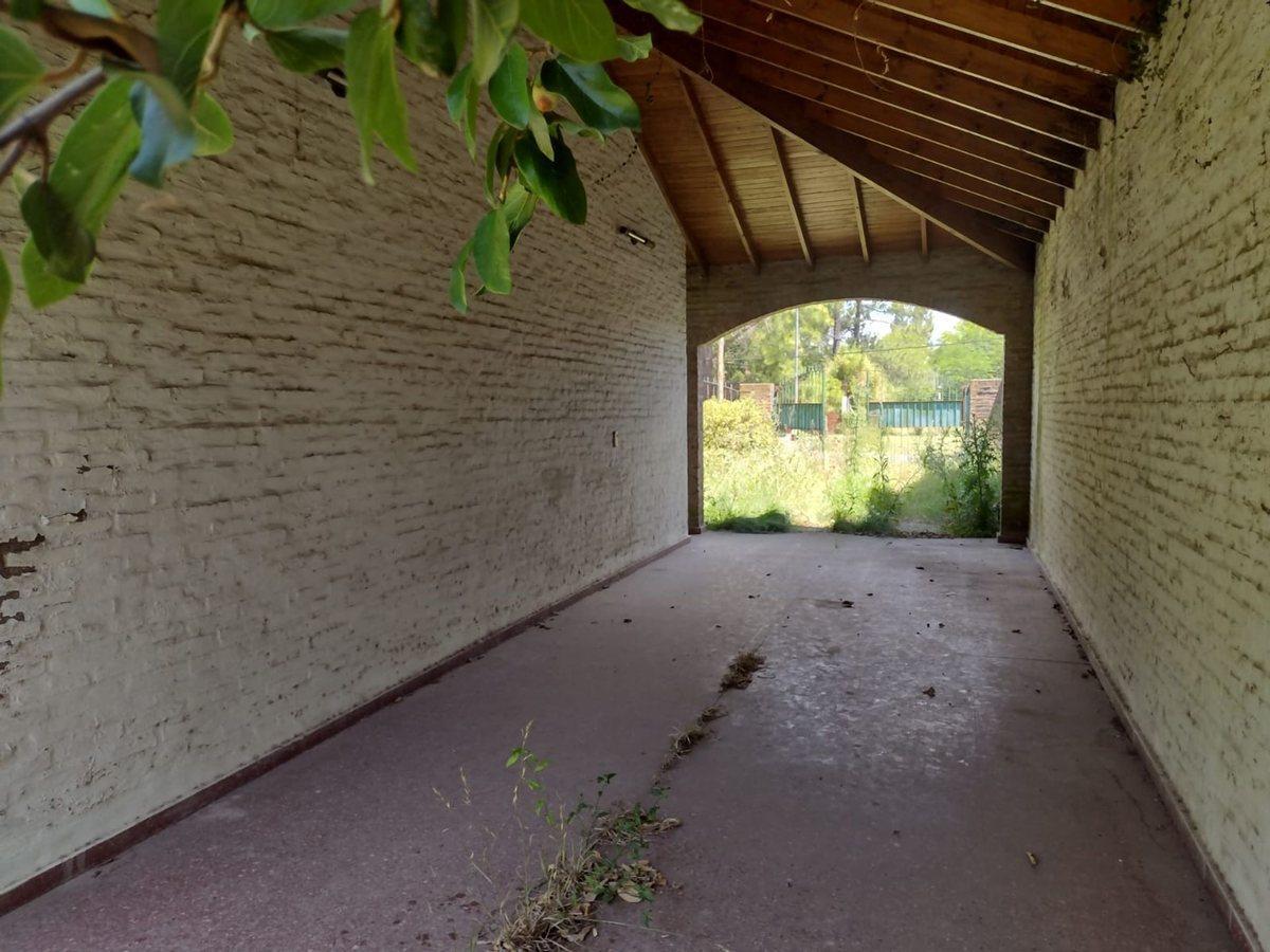 Foto de LOTE EN VENTA EN CITY BELL CON CASA A RECICLAR, imagen 5