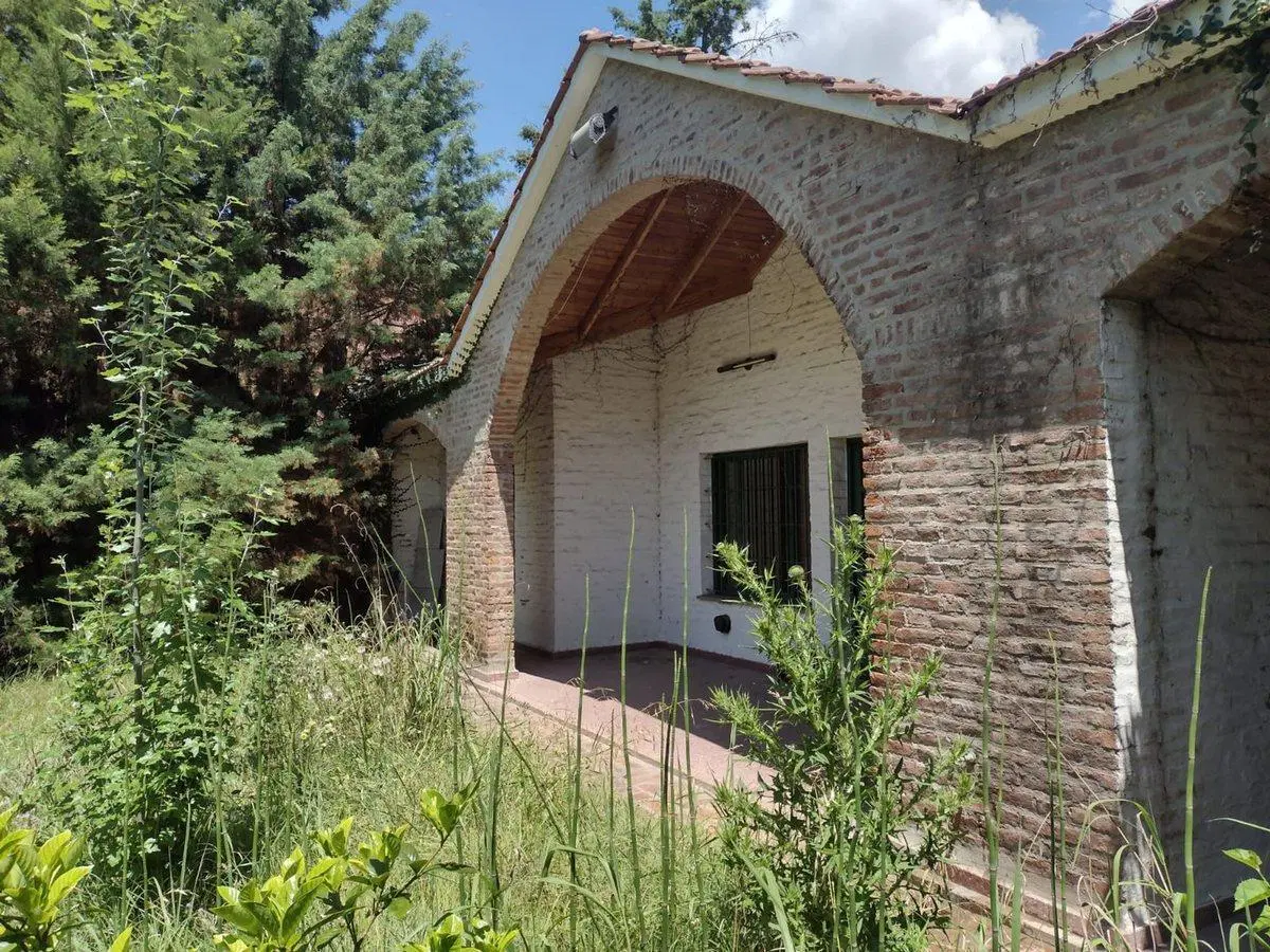 LOTE EN VENTA EN CITY BELL CON CASA A RECICLAR 8