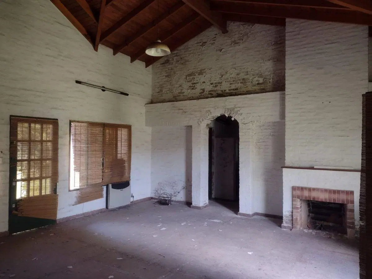 LOTE EN VENTA EN CITY BELL CON CASA A RECICLAR 2