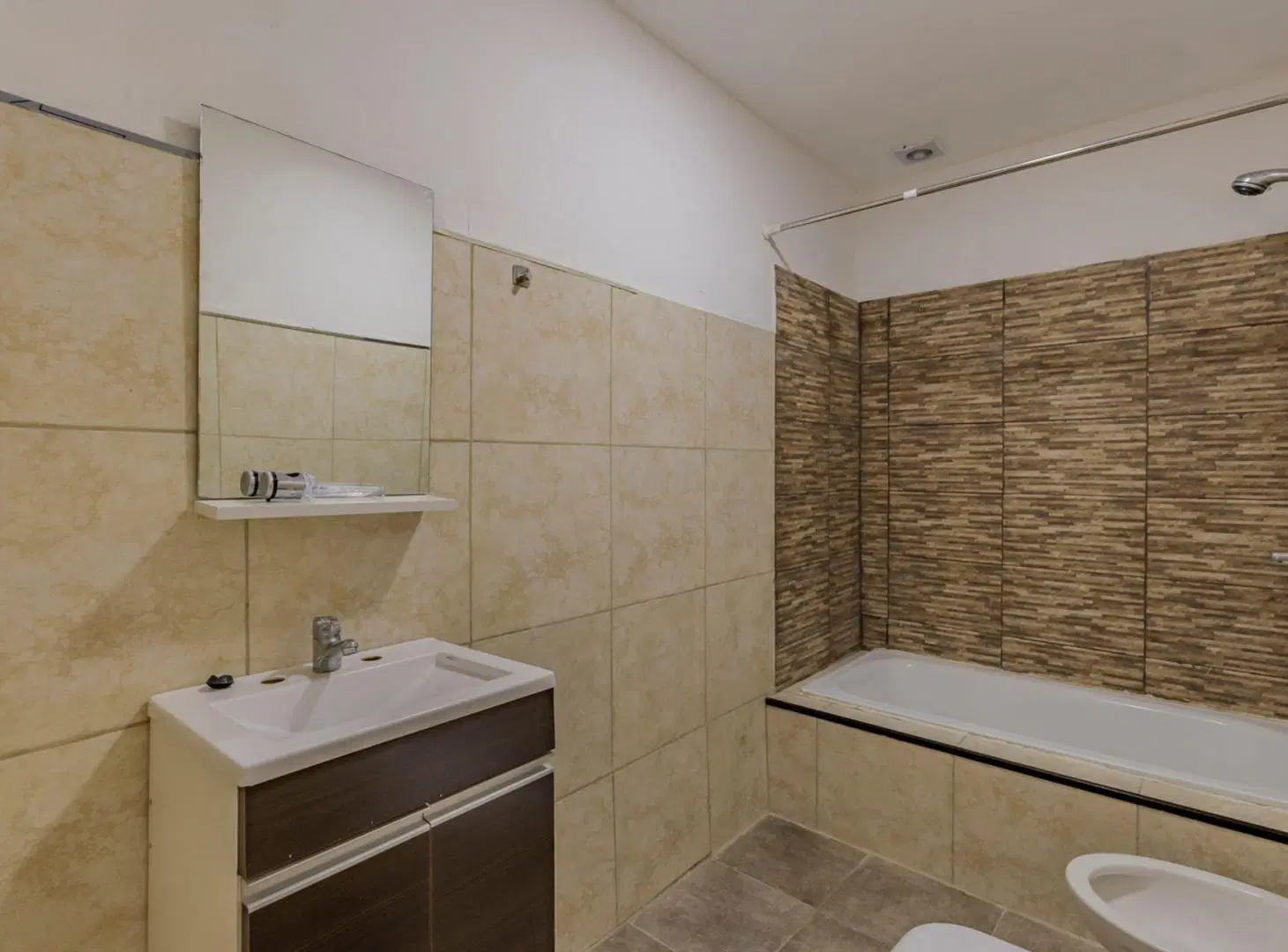 CASA EN VENTA BARRIO LA CANDIDA 3 DORMITORIOS 4
