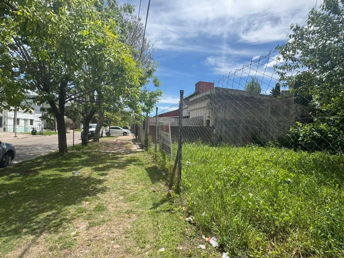 Lote en venta La Plata 10x20 Tolosa 3